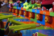 游戲狂歡！體驗(yàn)自由、刺激的免費(fèi)僵尸射擊游戲！，全新大逃殺僵尸射擊游戲帶你感受無限自由與刺激