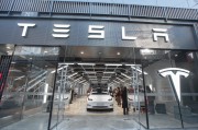 最新！特斯拉召回約23.9萬輛電動(dòng)汽車！啥情況？