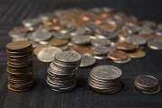 如何進(jìn)行貨幣兌換的操作？這些操作方法對資金流動有何影響？