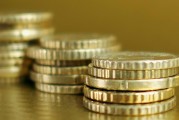 白銀期貨暫停交易的原因是什么？這種原因如何影響投資者的決策？