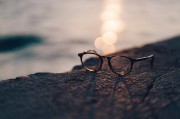 夢(mèng)到眼鏡片碎了的寓意與心理解讀，夢(mèng)到眼鏡片碎了的寓意與心理解讀