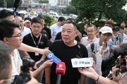 連發(fā)11條動態(tài)！于東來發(fā)聲：大家不要擔(dān)心我，若干年后，胖東來不是什么傳奇也不是神話