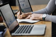 剖析在進(jìn)行數(shù)據(jù)分析時(shí)如何利用 Analytics 網(wǎng)站流量，Analytics 網(wǎng)站流量，數(shù)據(jù)驅(qū)動(dòng)的分析和優(yōu)化策略