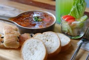 餡餅免費(fèi)游戲——一款讓美食愛(ài)好者狂歡的游戲，美食盛宴，免費(fèi)版餡餅游戲讓玩家在虛擬世界中暢享美食樂(lè)趣