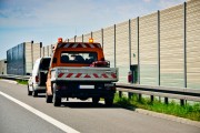 如何進行坡道定點停車以確保安全？定點停車的技巧有哪些關(guān)鍵要點？