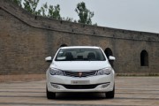 如何評價榮威款車？該車在性能和配置上表現(xiàn)如何？