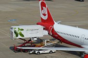 法國一架小飛機飛行表演時墜海，一名飛行員死亡