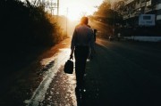 夢(mèng)中的驚險(xiǎn)之旅，一次撞車之夢(mèng)的深度解析