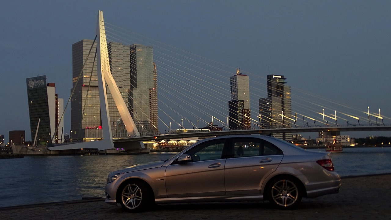 俠盜飛車(chē)4注冊(cè)攻略，輕松上手，暢游城市！